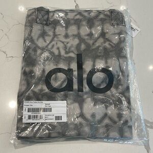 NWT Alo Yoga Fitness Gym Casual Tie Dye Gray Shopper Shoulder Tote Bag Large